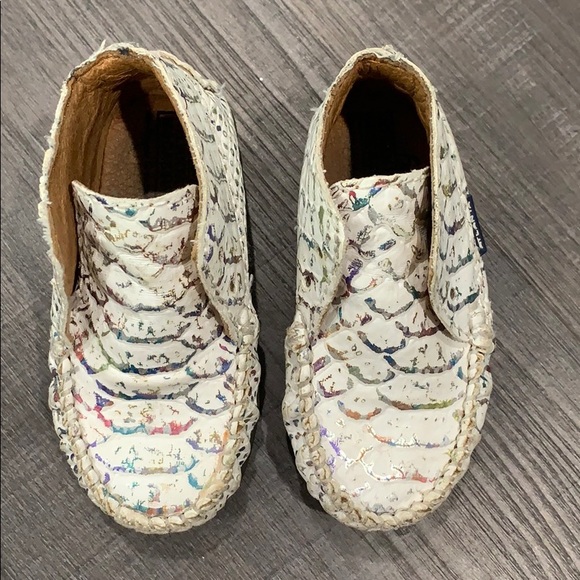 Colorful scales white baby Atlanta moccasin - Picture 5 of 8